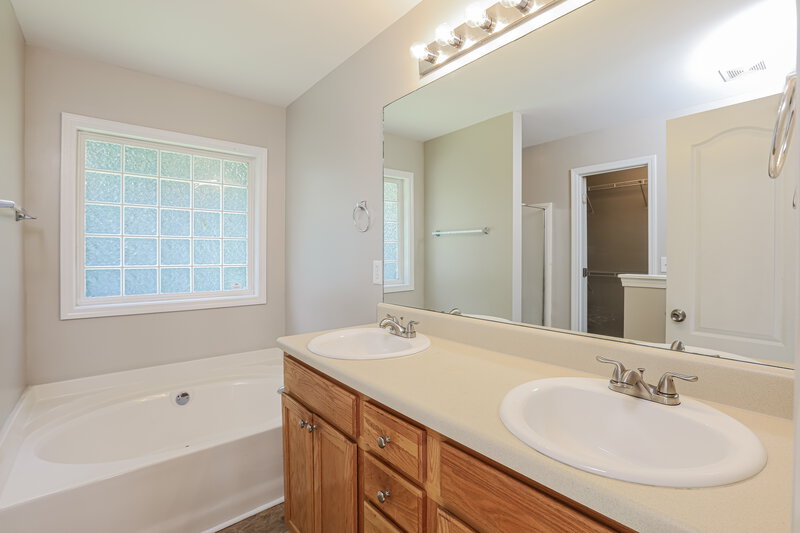 2,055/Mo, 6983 Pine Shadow Way Winston, GA 30187 Main Bathroom View 2