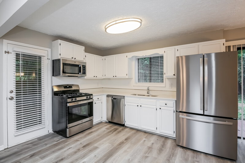 2,355/Mo, 1974 N Landing Way Marietta, GA 30066 Kitchen View