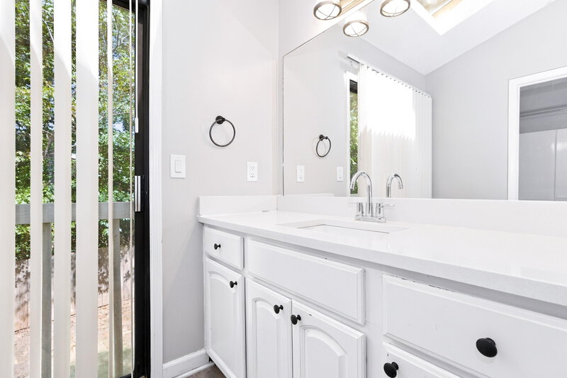 2,305/Mo, 1974 N Landing Way Marietta, GA 30066 Primary Bathroom View 2