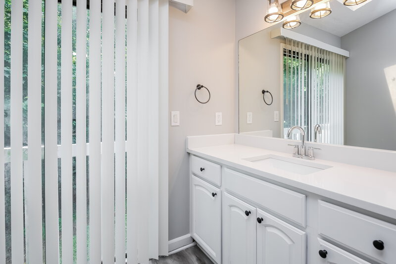 2,355/Mo, 1974 N Landing Way Marietta, GA 30066 Main Bathroom View