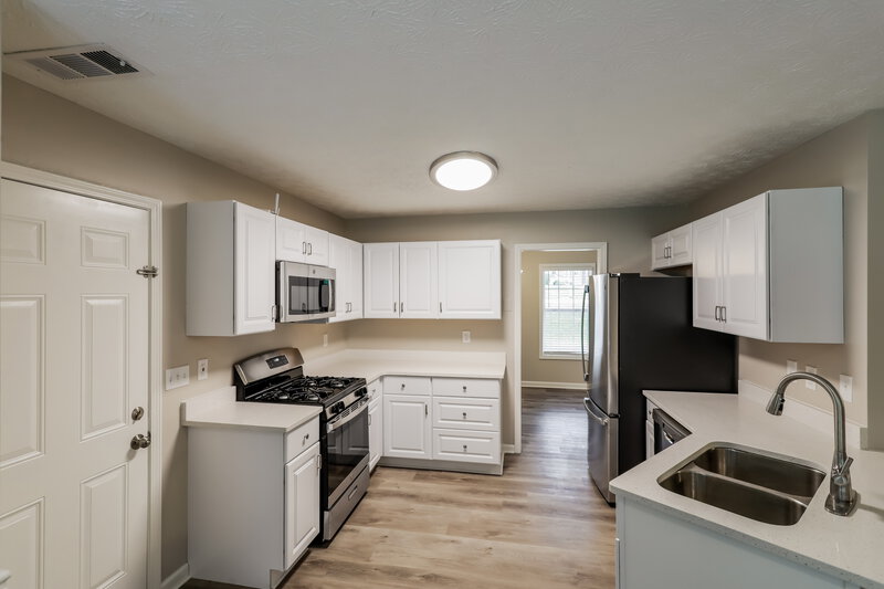 2,230/Mo, 511 Cypress Estates Cv Jonesboro, GA 30238 Kitchen View