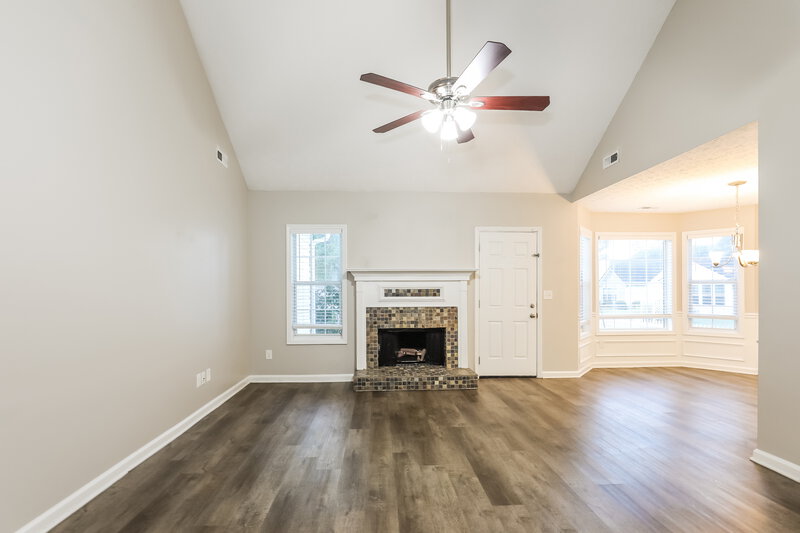 2,370/Mo, 125 Eastfield Ct Fayetteville, GA 30215 Living Room View 3