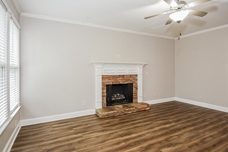 2,250/Mo, 717 Midway Ave Canton, GA 30114 Living Room View 2