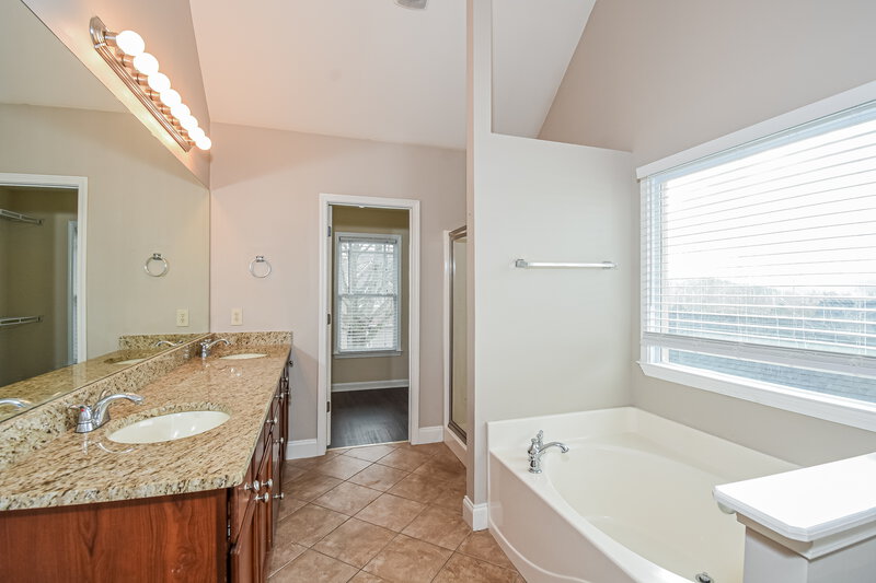 2,250/Mo, 717 Midway Ave Canton, GA 30114 Main Bathroom View