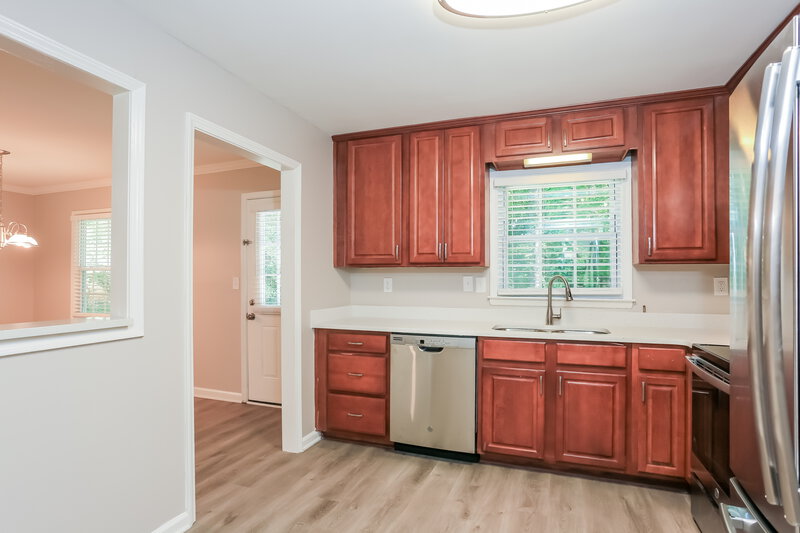 2,750/Mo, 1675 Salem Mill Ct SE Conyers, GA 30013 Kitchen View