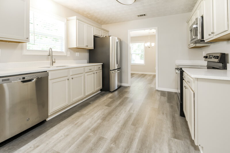 3,290/Mo, 229 Clearwater Dr Monroe, GA 30655 Kitchen View 2