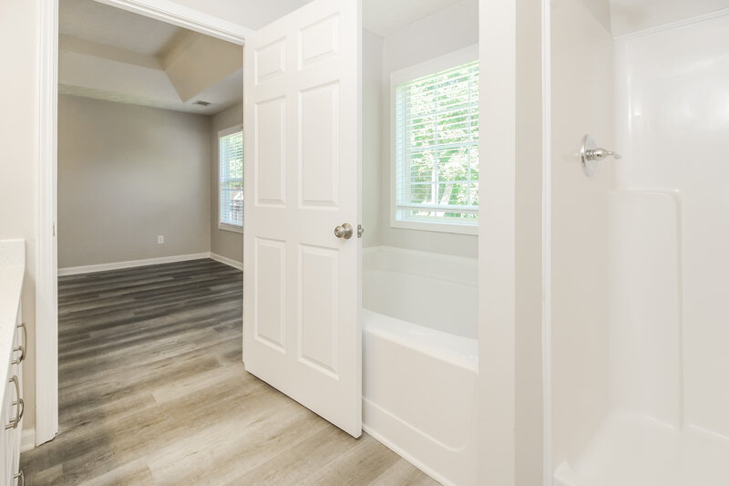 3,290/Mo, 229 Clearwater Dr Monroe, GA 30655 Main Bathroom View