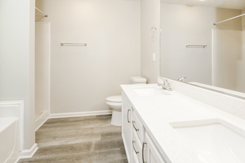 3,290/Mo, 229 Clearwater Dr Monroe, GA 30655 Main Bathroom View 2