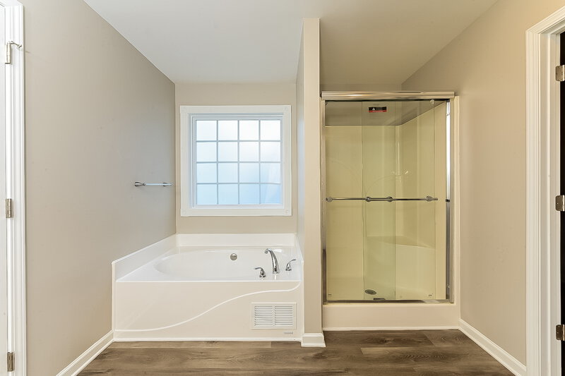 2,040/Mo, 192 Revolutionary Dr Hampton, GA 30228 Main Bathroom View