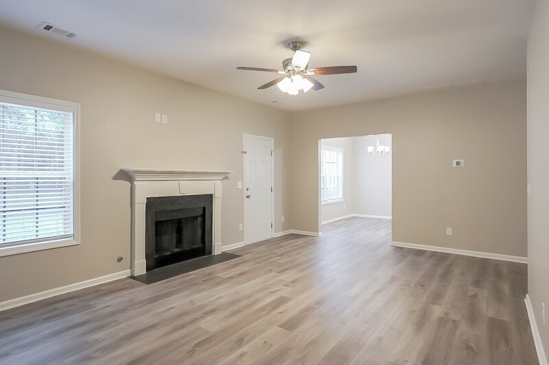 2,285/Mo, 4600 Ferncrest Pl Douglasville, GA 30135 Living Room View 2