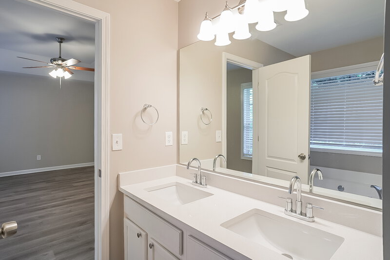 2,285/Mo, 4600 Ferncrest Pl Douglasville, GA 30135 Main Bathroom View