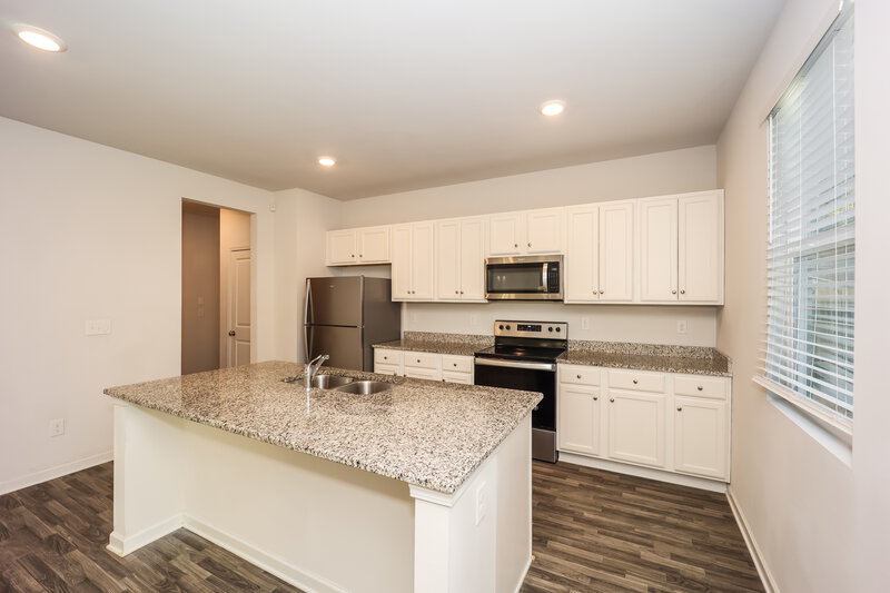 2,300/Mo, 199 Hamilton Pointe Drive McDonough, GA 30253 Kitchen View