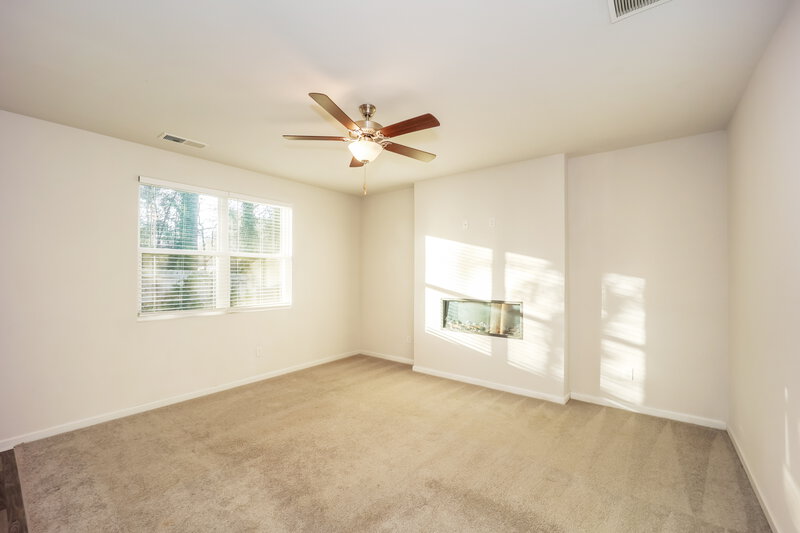 2,300/Mo, 199 Hamilton Pointe Drive McDonough, GA 30253 Family Room View