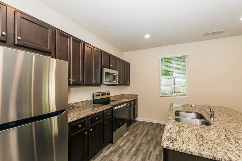2,345/Mo, 203 Hamilton Pointe Drive McDonough, GA 30253 Kitchen View