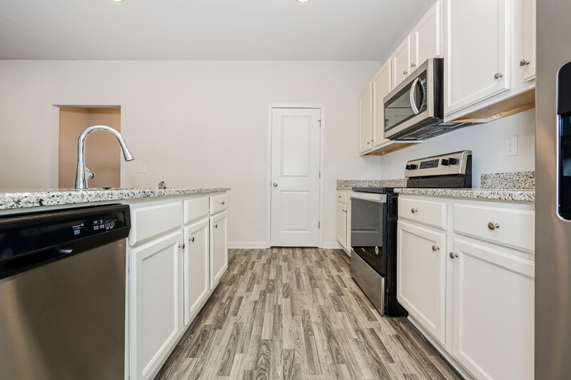 2,435/Mo, 207 Hamilton Pointe Drive McDonough, GA 30253 Kitchen View