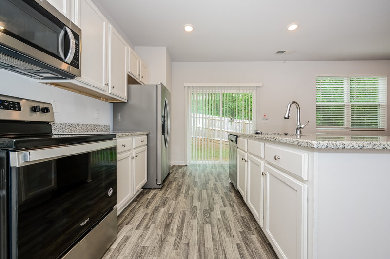 2,435/Mo, 207 Hamilton Pointe Drive McDonough, GA 30253 Kitchen View 2
