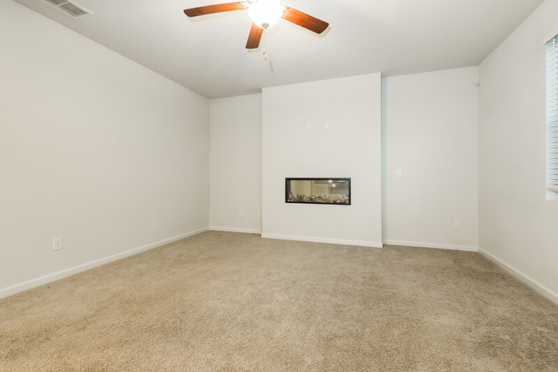2,460/Mo, 271 Hamilton Pointe Drive McDonough, GA 30253 Living Room View