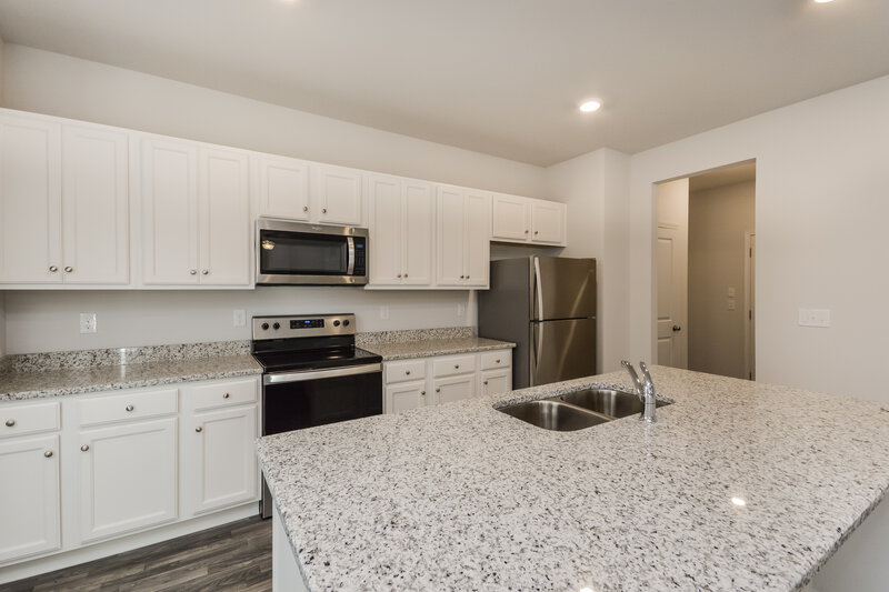 2,420/Mo, 275 Hamilton Pointe Drive McDonough, GA 30253 Kitchen View