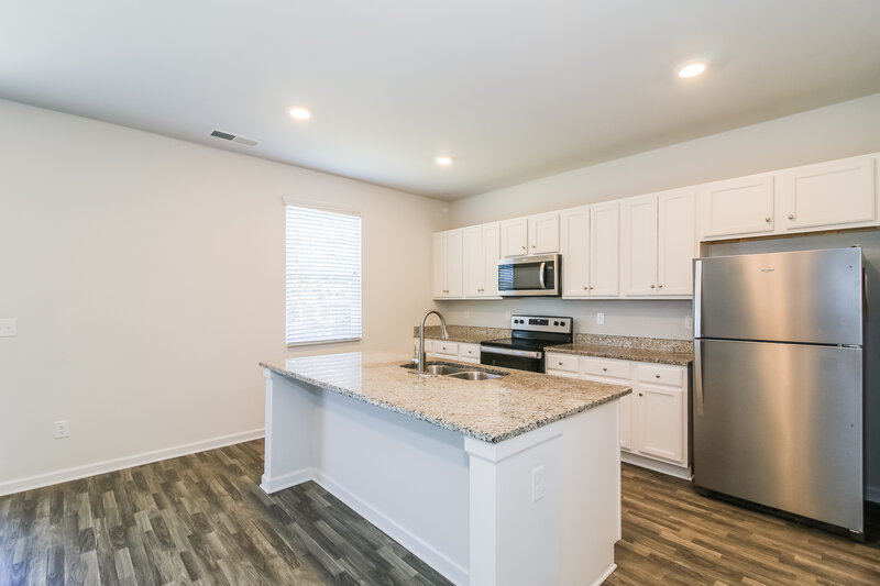 2,255/Mo, 299 Hamilton Pointe Drive McDonough, GA 30253 Kitchen View