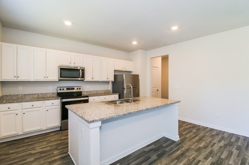 2,255/Mo, 299 Hamilton Pointe Drive McDonough, GA 30253 Kitchen View 2