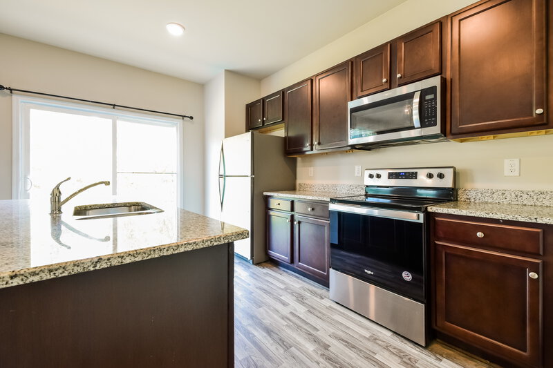 2,450/Mo, 307 Hamilton Pointe Drive McDonough, GA 30253 Kitchen View