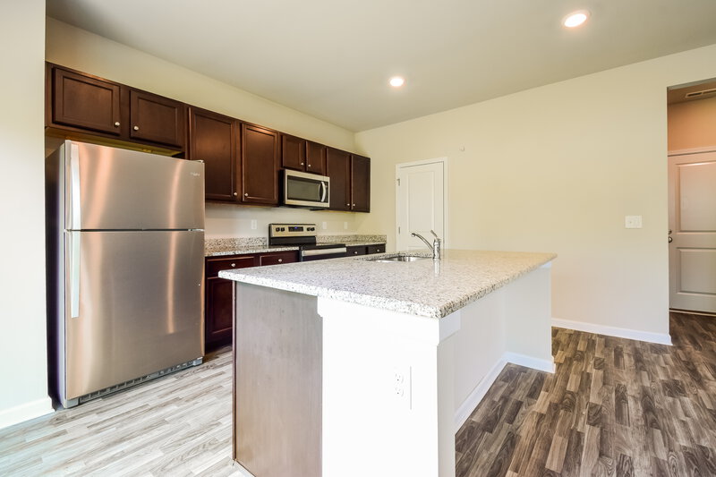 2,450/Mo, 307 Hamilton Pointe Drive McDonough, GA 30253 Kitchen View 3