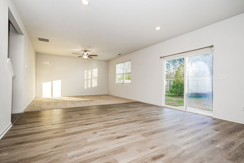 2,300/Mo, 371 Hamilton Pointe Drive McDonough, GA 30253 Living Room View