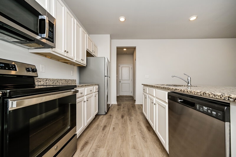 2,300/Mo, 371 Hamilton Pointe Drive McDonough, GA 30253 Kitchen View 2