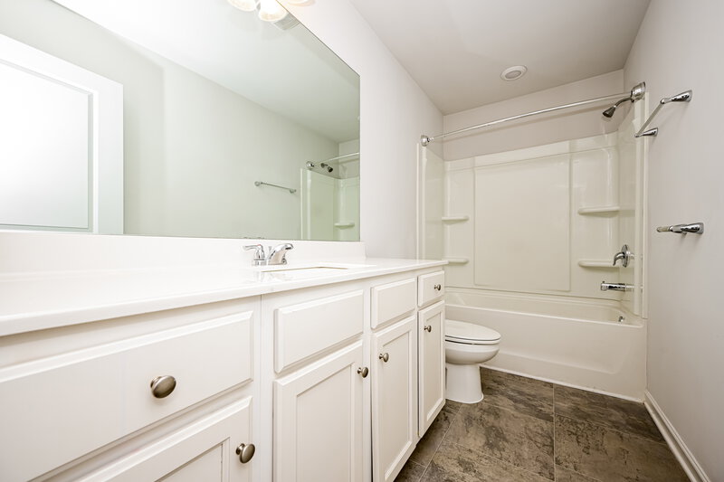2,300/Mo, 371 Hamilton Pointe Drive McDonough, GA 30253 Bathroom View