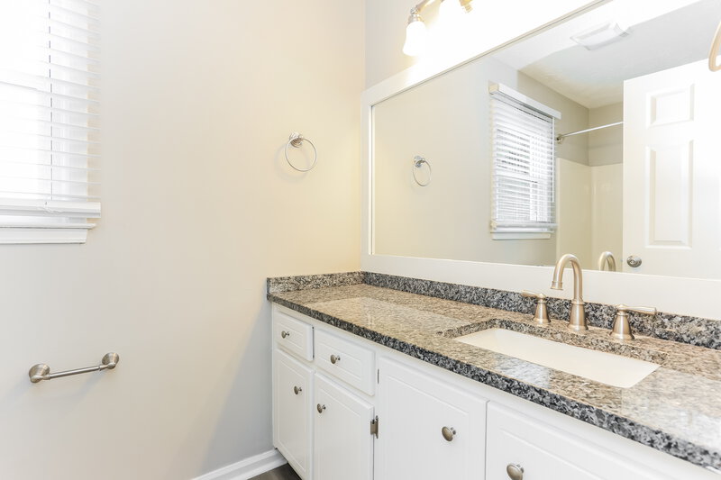 3,030/Mo, 1165 Norfolk Drive Acworth, GA 30102 Main Bathroom View