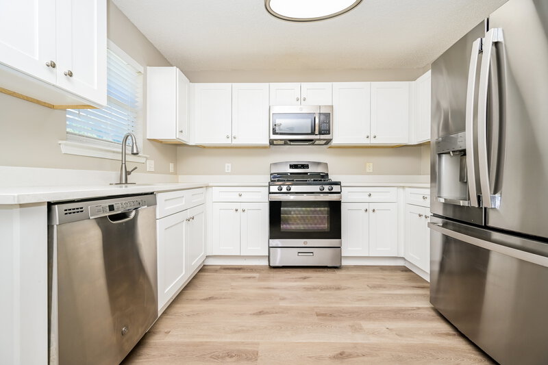1,940/Mo, 608 Fieldcrest Dr McDonough, GA 30253 Kitchen View