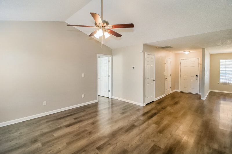 1,860/Mo, 608 Fieldcrest Dr McDonough, GA 30253 Living Room View 2