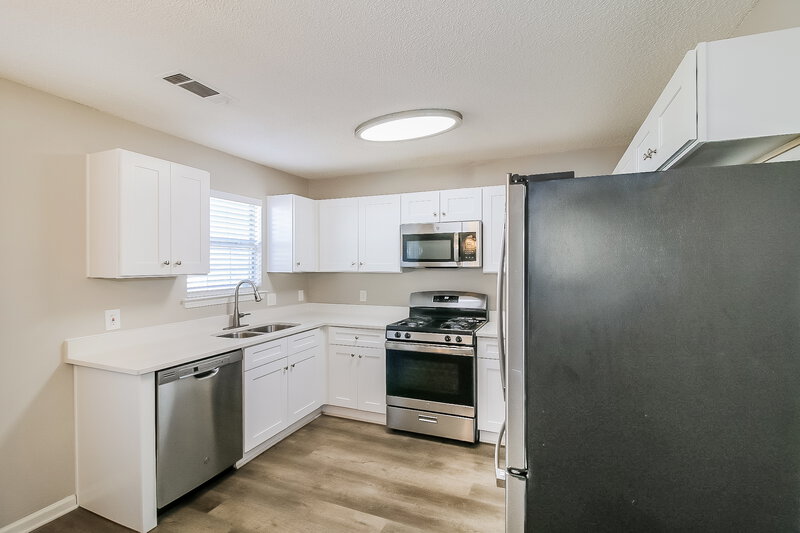 1,860/Mo, 608 Fieldcrest Dr McDonough, GA 30253 Kitchen View