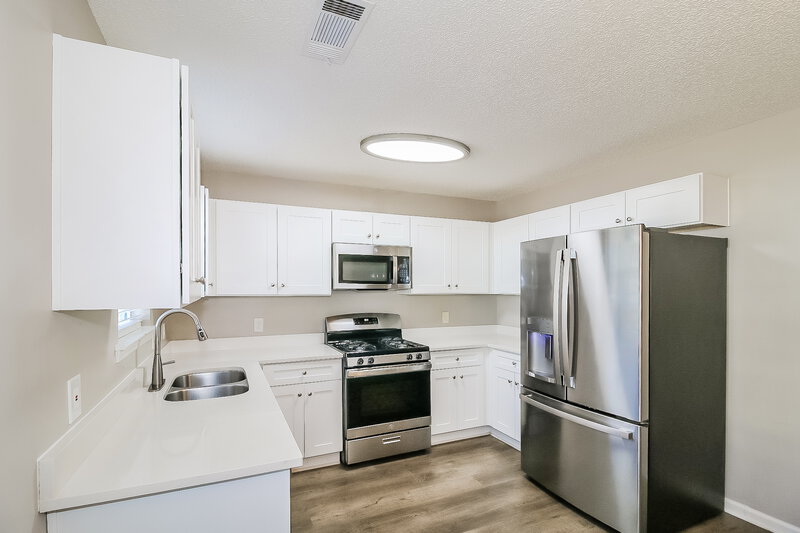 1,860/Mo, 608 Fieldcrest Dr McDonough, GA 30253 Kitchen View 2