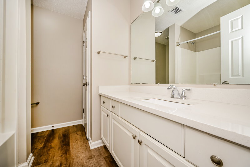 1,940/Mo, 608 Fieldcrest Dr McDonough, GA 30253 Main Bathroom View