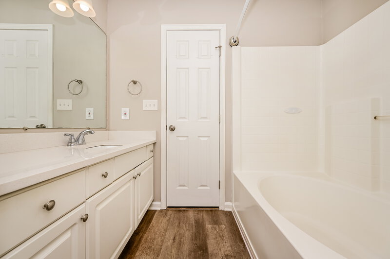 1,940/Mo, 608 Fieldcrest Dr McDonough, GA 30253 Main Bathroom View 2
