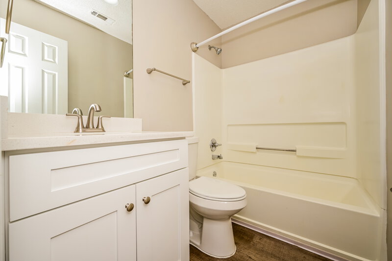 1,940/Mo, 608 Fieldcrest Dr McDonough, GA 30253 Bathroom View