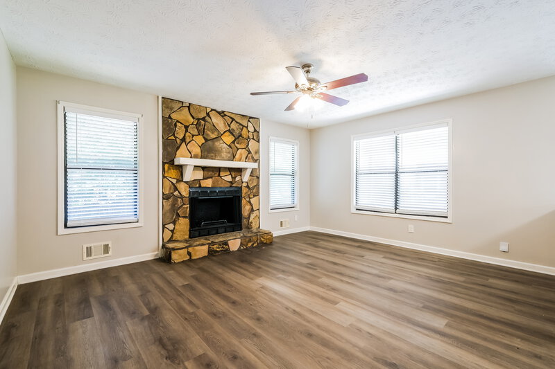 1,870/Mo, 5503 Springwood Ln Stone Mountain, GA 30087 Living Room View