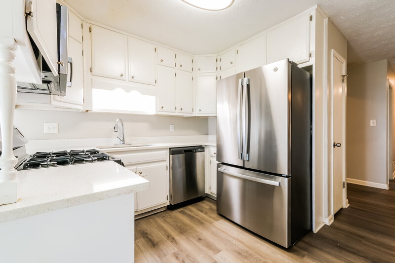 1,870/Mo, 5503 Springwood Ln Stone Mountain, GA 30087 Kitchen View