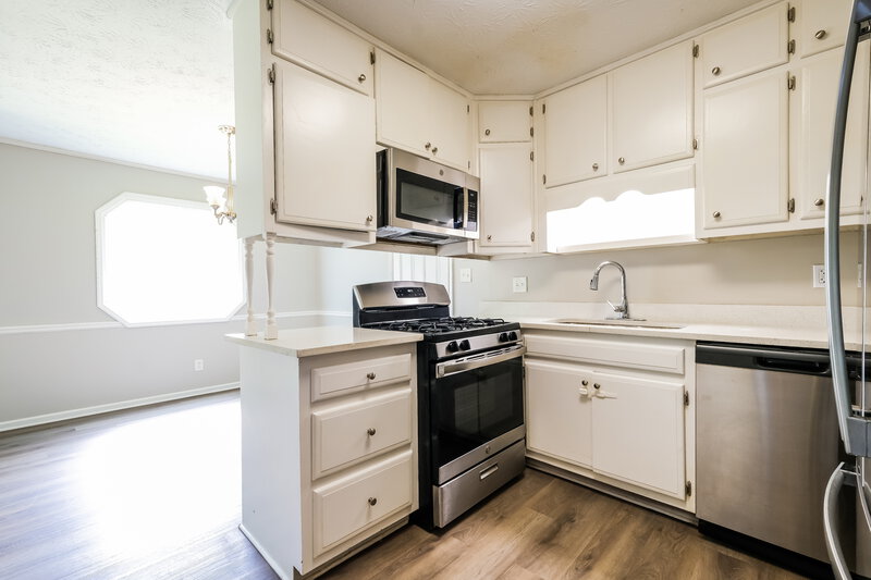 1,870/Mo, 5503 Springwood Ln Stone Mountain, GA 30087 Kitchen View 2