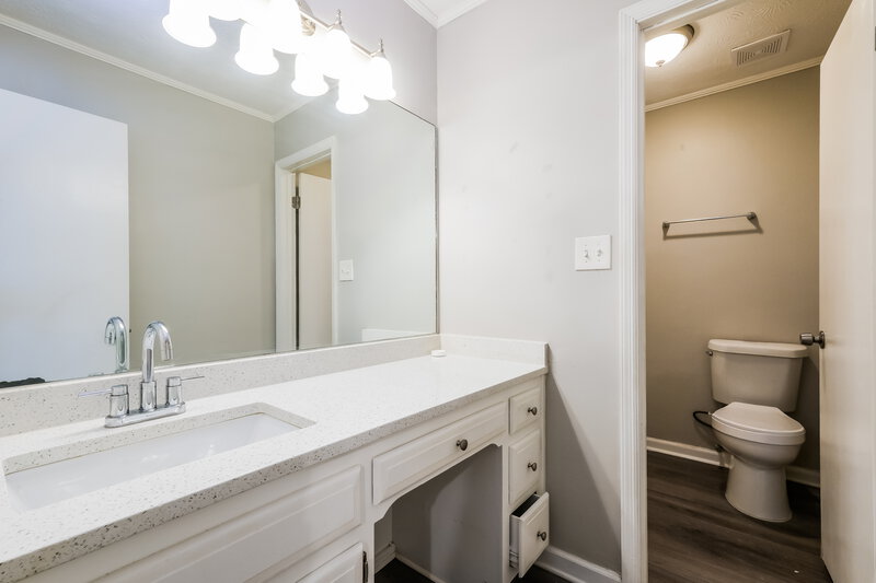 1,870/Mo, 5503 Springwood Ln Stone Mountain, GA 30087 Main Bathroom View