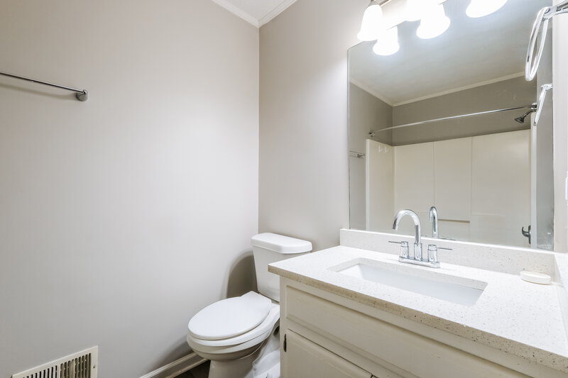 1,870/Mo, 5503 Springwood Ln Stone Mountain, GA 30087 Bathroom View