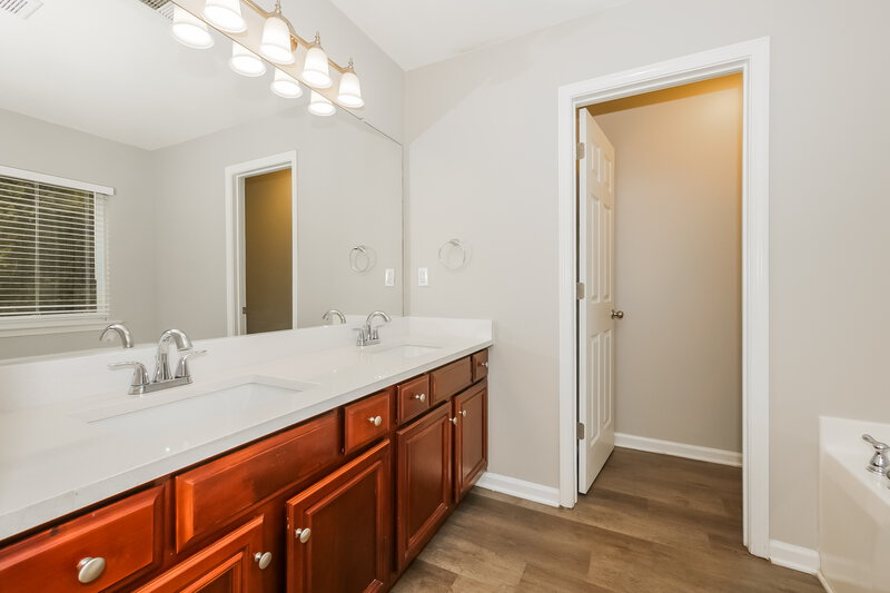 2,360/Mo, 3641 Hampshire Park Way Atlanta, GA 30331 Main Bathroom View