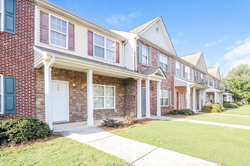 0/Mo, 6302 Olmadison Place Atlanta, GA 30349 Front View