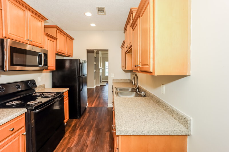 0/Mo, 6302 Olmadison Place Atlanta, GA 30349 Kitchen View