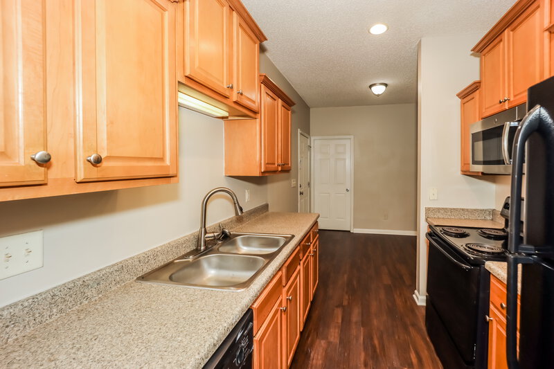 0/Mo, 6302 Olmadison Place Atlanta, GA 30349 Kitchen View 2