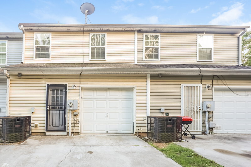 0/Mo, 6302 Olmadison Place Atlanta, GA 30349 Rear View