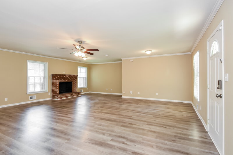 1,840/Mo, 4910 Springdale Road Austell, GA 30106 Living Room View 2