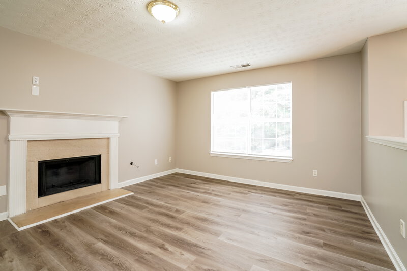 0/Mo, 7010 Shenandoah Trail Austell, GA 30168 Living Room View