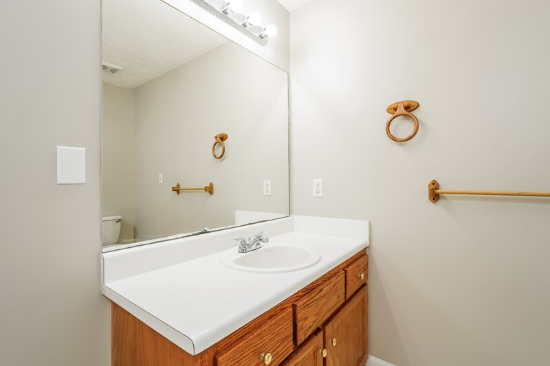 0/Mo, 7010 Shenandoah Trail Austell, GA 30168 Main Bathroom View